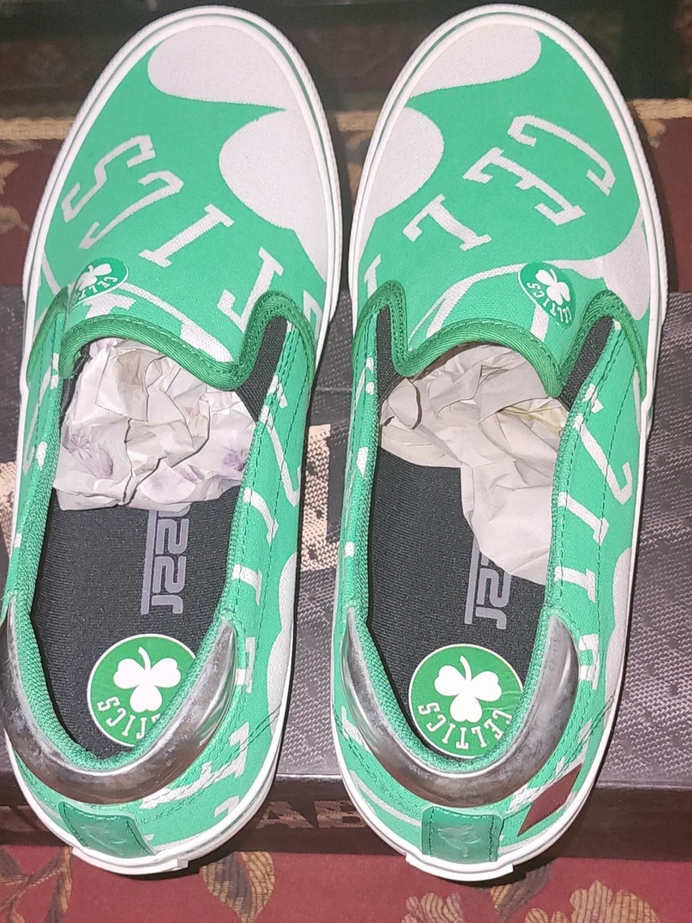 NBA Men 7.5 Green and White Slip-On Boat Shoes
